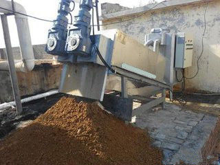 Equipo de secado de lodos para el tratamiento de aguas residuales industriales y municipales Peso KG 500 kg