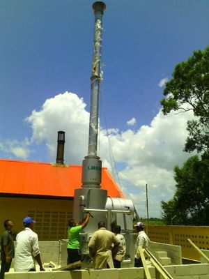 Incinerador de plantas de reciclaje de crematorio de plástico de 2-13 toneladas con quemador de gas diesel