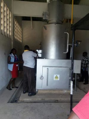 Incinerador de residuos industriales de 2300-13000 kg de capacidad para la gestión de residuos ecológicos